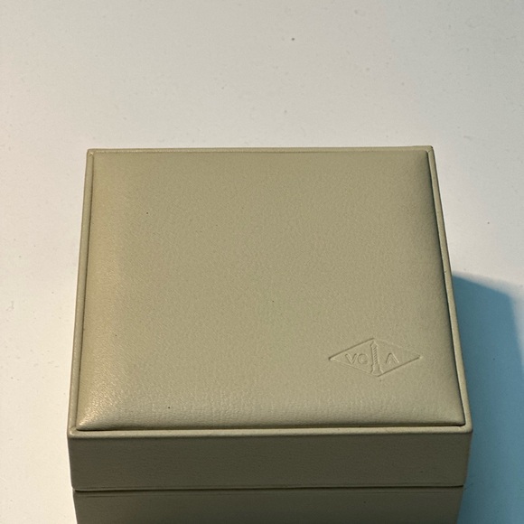 Van Cleef & Arpels Cream Jewelry Box - Picture 3 of 9